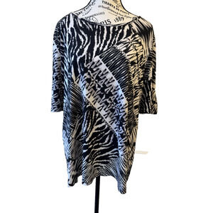 Susan Graver Women’s Blouse Size XL Short Sleeve Blk/White/Gray Abstract Print